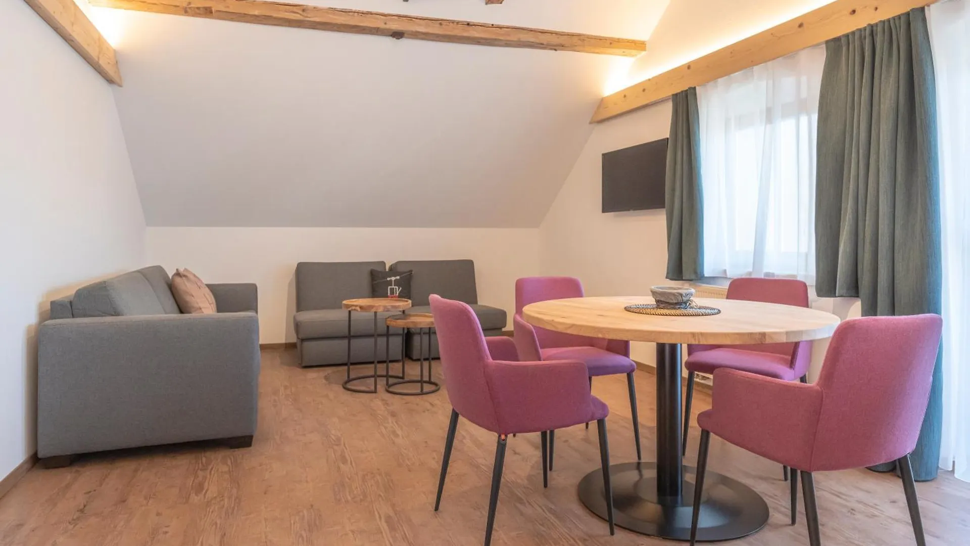 Apartment Pension Bergmoment Ferienwohnungen Und Zimmer Mit Fruehstueck Lenggries Germany