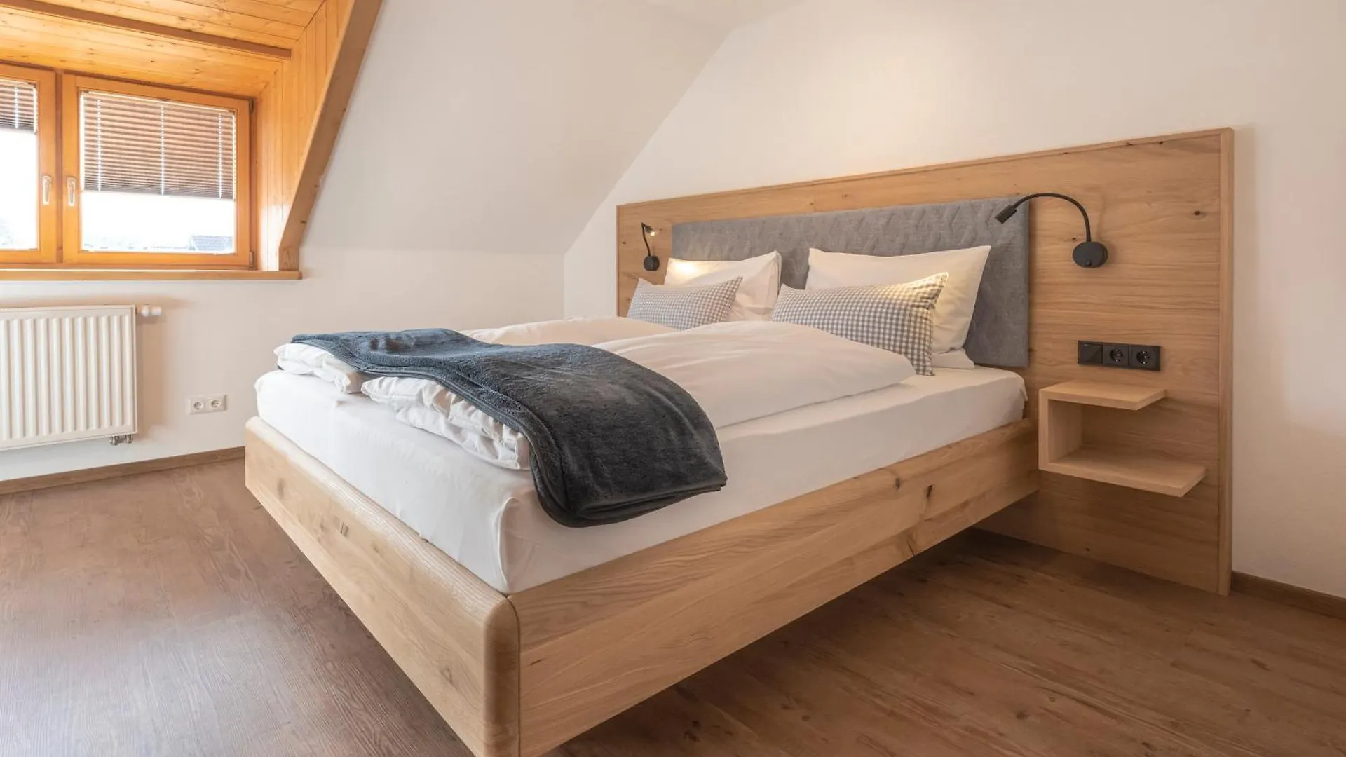 Apartment Pension Bergmoment Ferienwohnungen Und Zimmer Mit Fruehstueck Lenggries