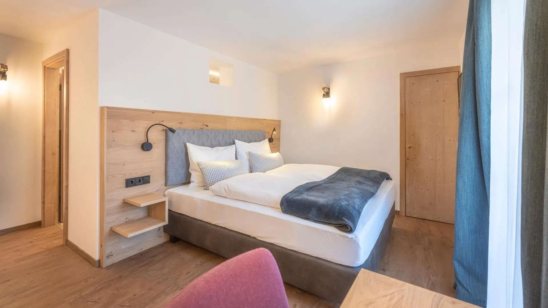 Apartment Pension Bergmoment Ferienwohnungen Und Zimmer Mit Fruehstueck Lenggries Germany