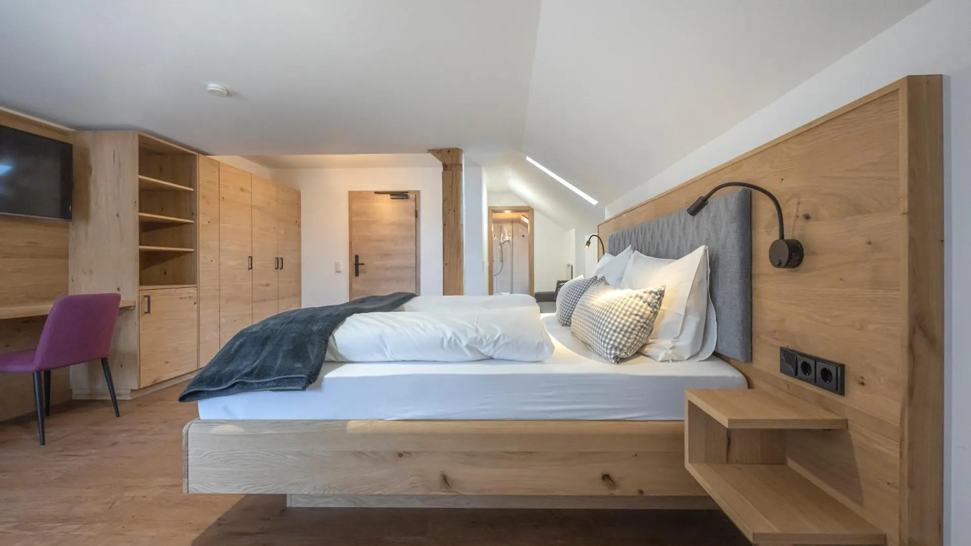 Pension Bergmoment Ferienwohnungen Und Zimmer Mit Fruehstueck Lenggries Apartment