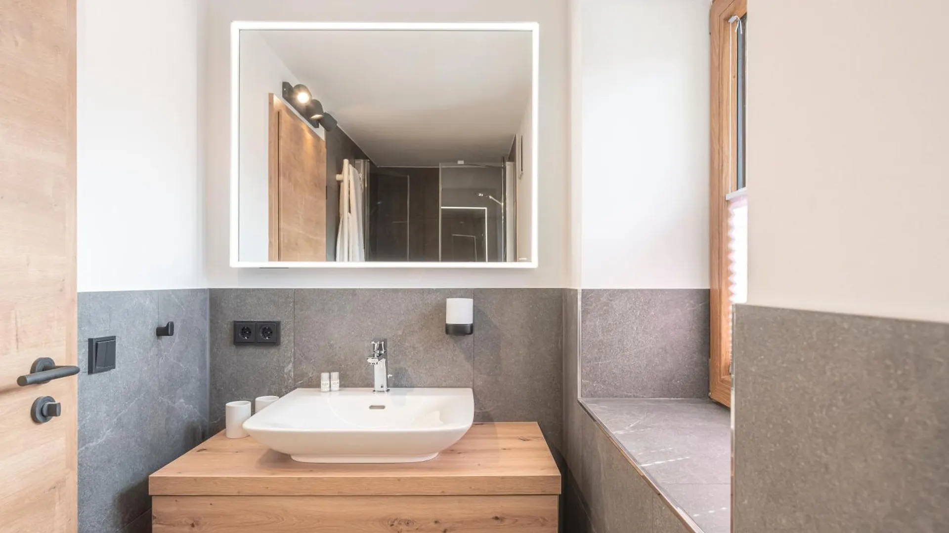 Pension Bergmoment Ferienwohnungen Und Zimmer Mit Fruehstueck Lenggries Apartment