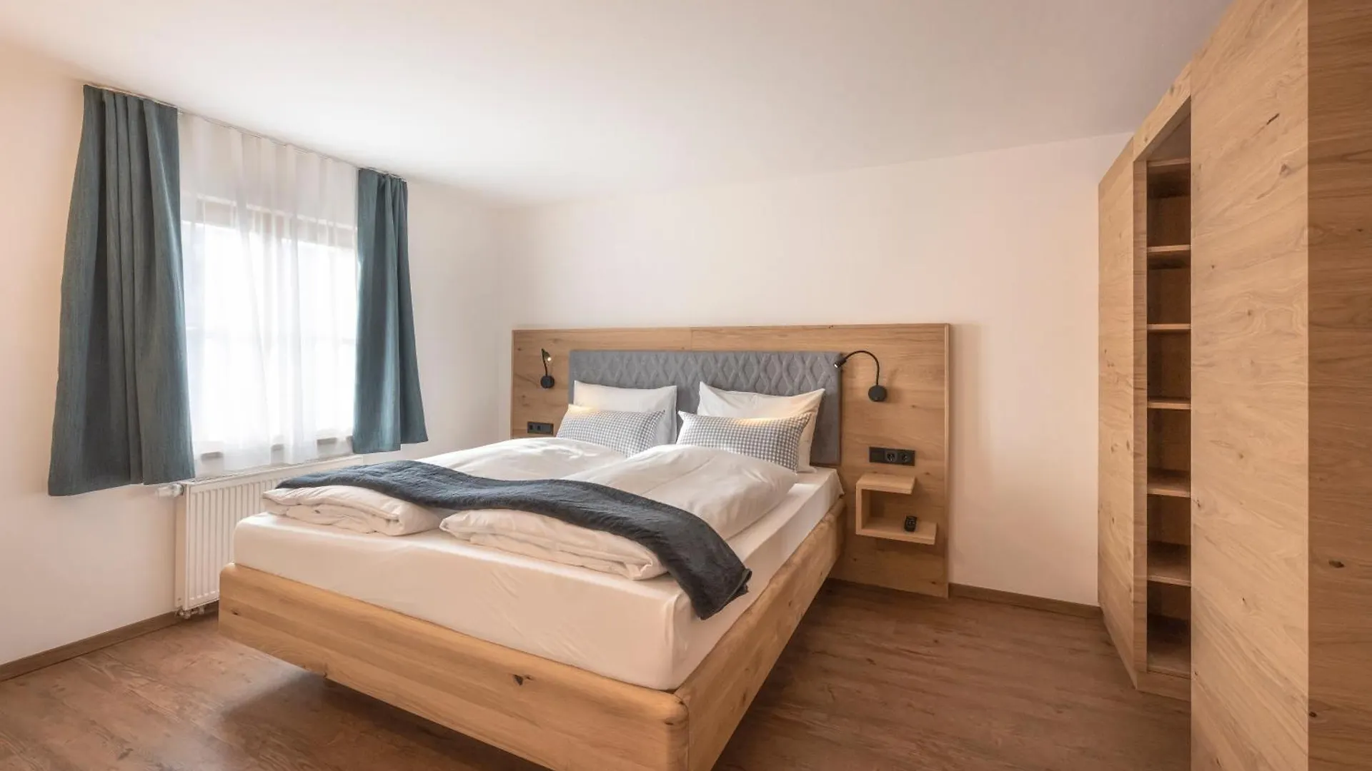 Pension Bergmoment Ferienwohnungen Und Zimmer Mit Fruehstueck Lenggries 0*,