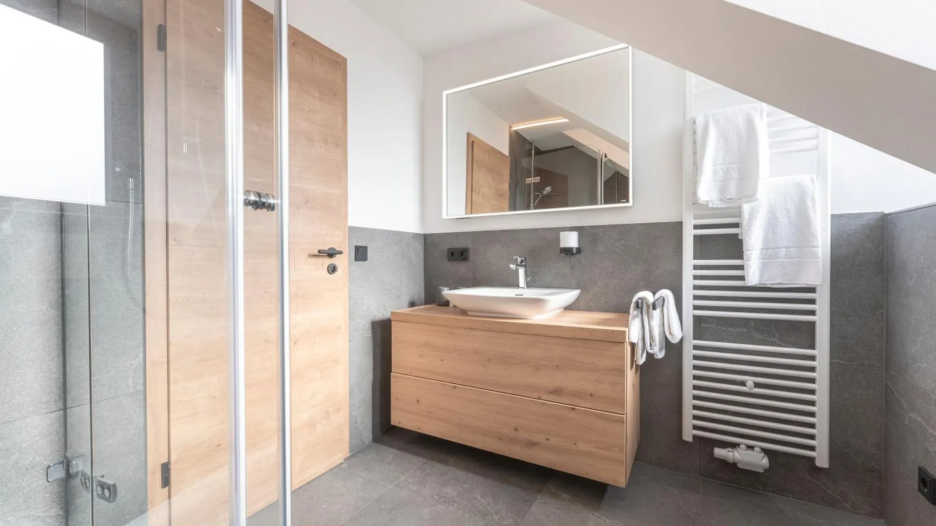 Pension Bergmoment Ferienwohnungen Und Zimmer Mit Fruehstueck Lenggries Apartment