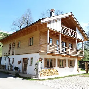 Mountainlodge Dorfhaus Apartment